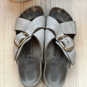 Birkenstock Sienna SUEDE Big Buckle sandals in Washed Metallic Rose Gold Size 36